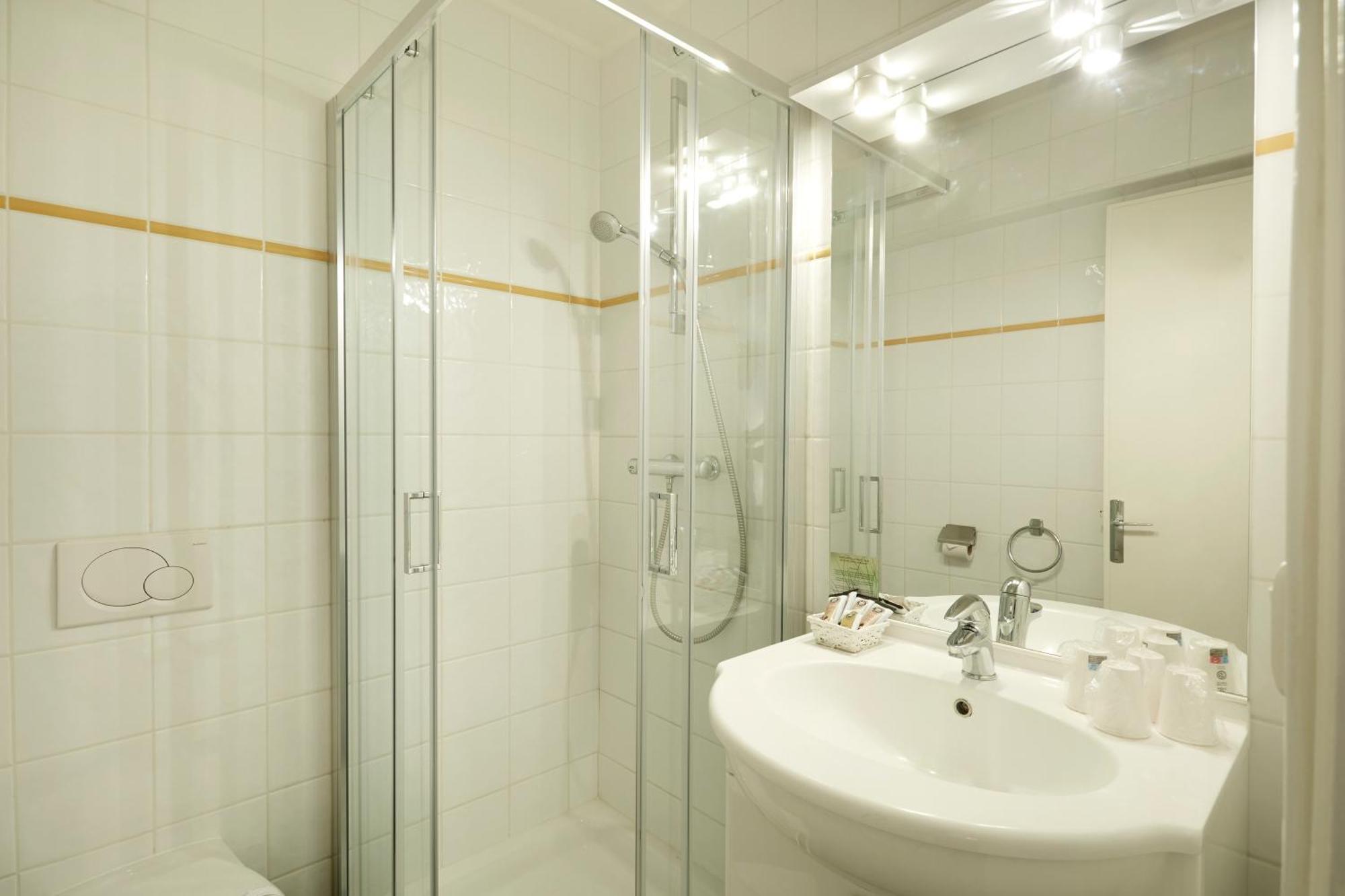 Hotel Eliova L'Eau Vive Châtel Exteriör bild