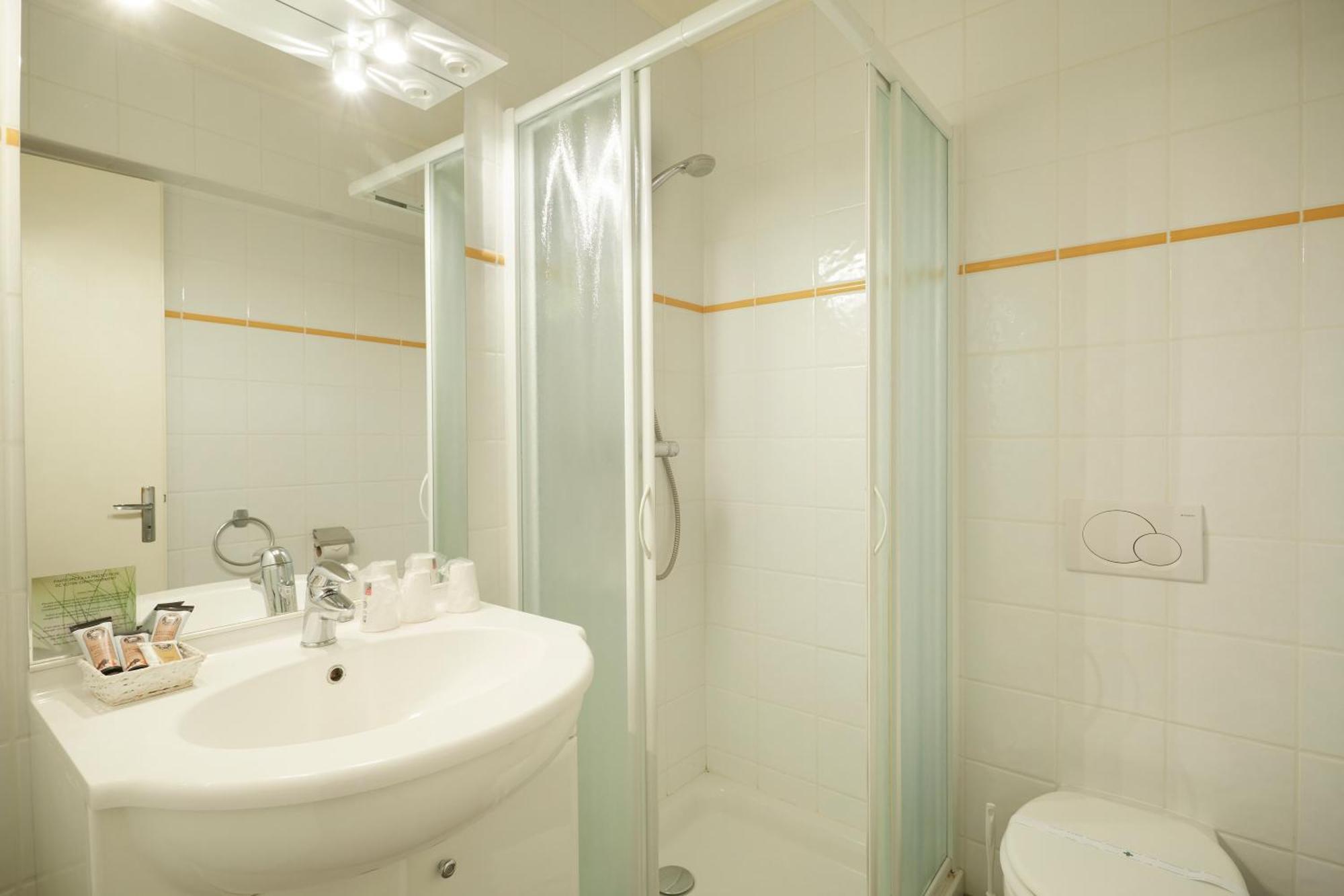 Hotel Eliova L'Eau Vive Châtel Exteriör bild