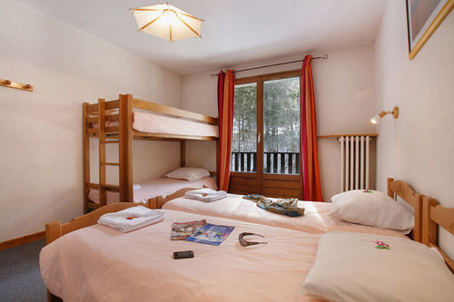 Hotel Eliova L'Eau Vive Châtel Exteriör bild